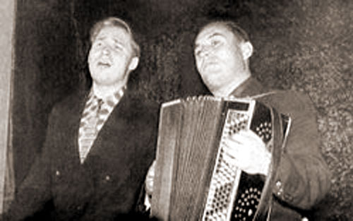 Вениамин Бурыгин и Григорий Пономаренко (Волжский народный хор, 1955 год). Фотография Григорий Пономаренко - великий песенник